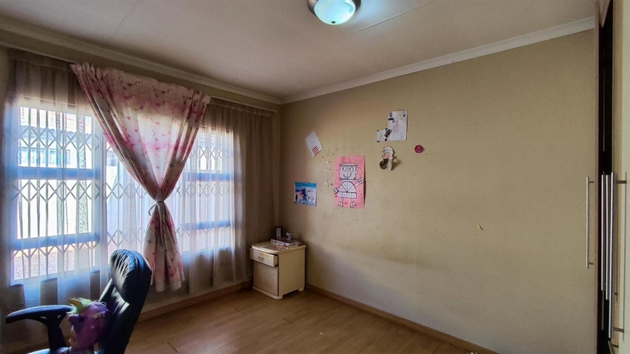 4 Bedroom Property for Sale in Dawn Park Gauteng