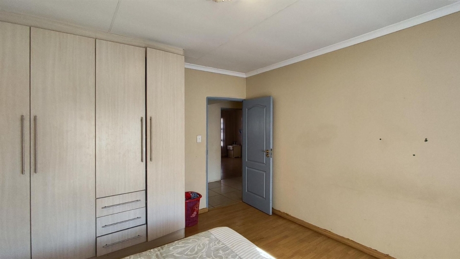 4 Bedroom Property for Sale in Dawn Park Gauteng