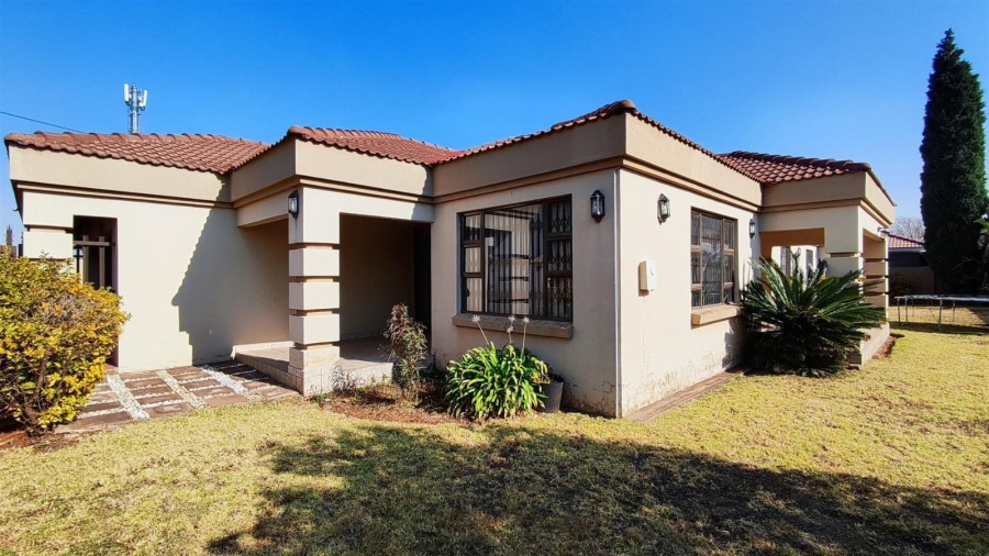 4 Bedroom Property for Sale in Dawn Park Gauteng