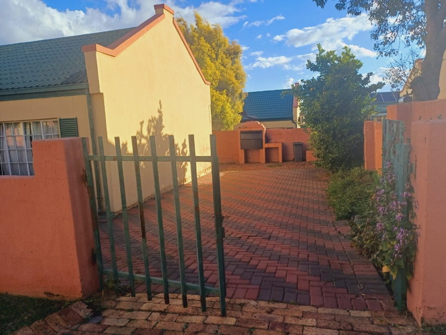 To Let 3 Bedroom Property for Rent in Halfway Gardens Gauteng