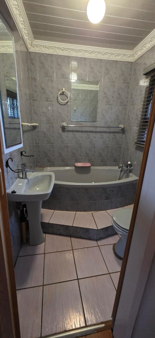 To Let  Bedroom Property for Rent in Mohlakeng Gauteng