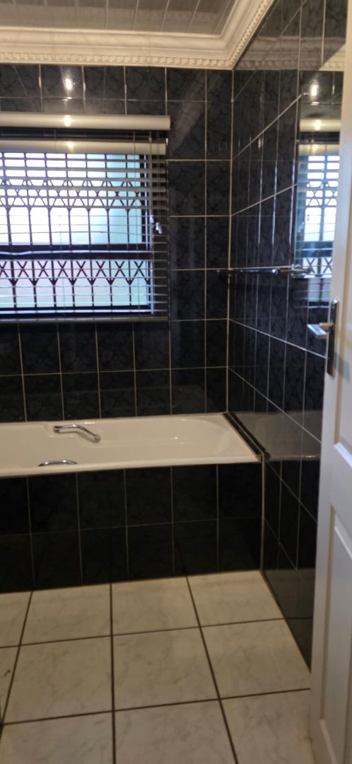 To Let  Bedroom Property for Rent in Mohlakeng Gauteng
