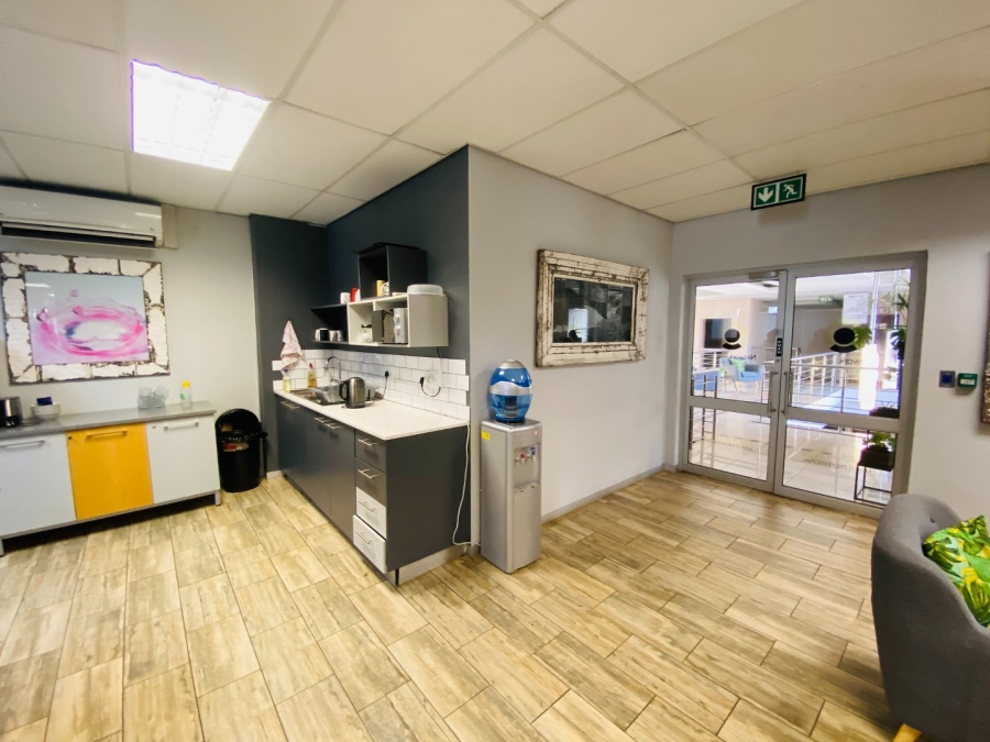 To Let Commercial Property for Rent in Die Hoewes Gauteng