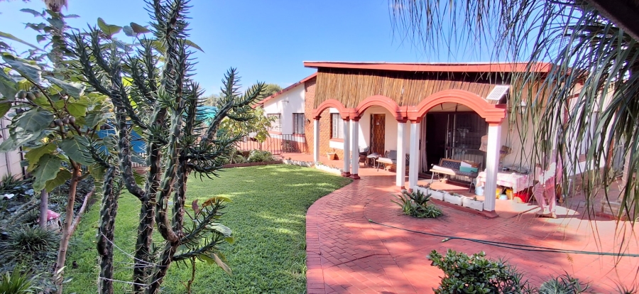 6 Bedroom Property for Sale in Mountain View Gauteng