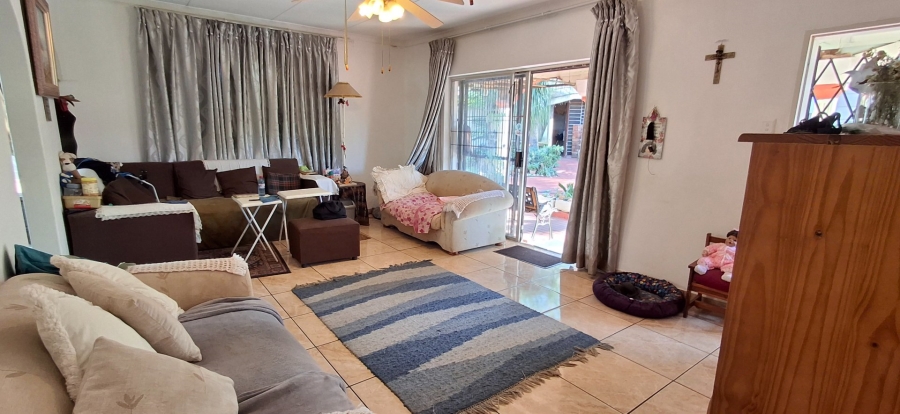6 Bedroom Property for Sale in Mountain View Gauteng