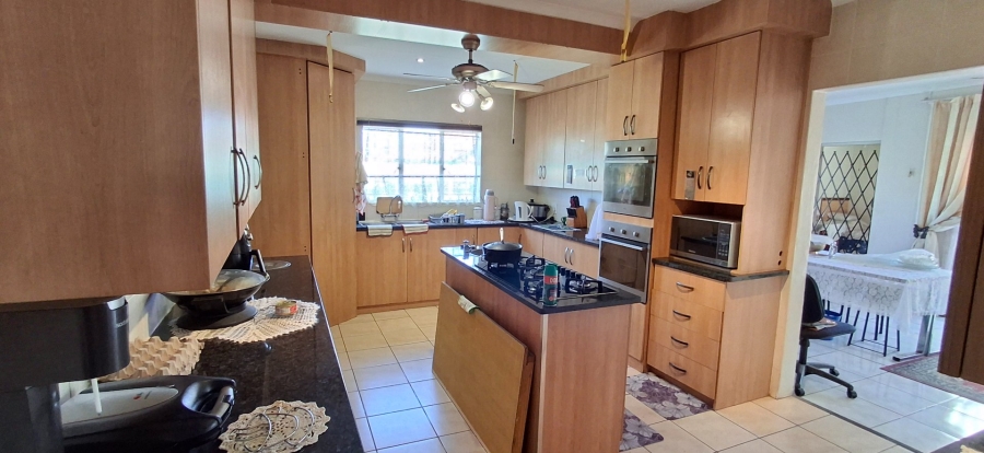 6 Bedroom Property for Sale in Mountain View Gauteng
