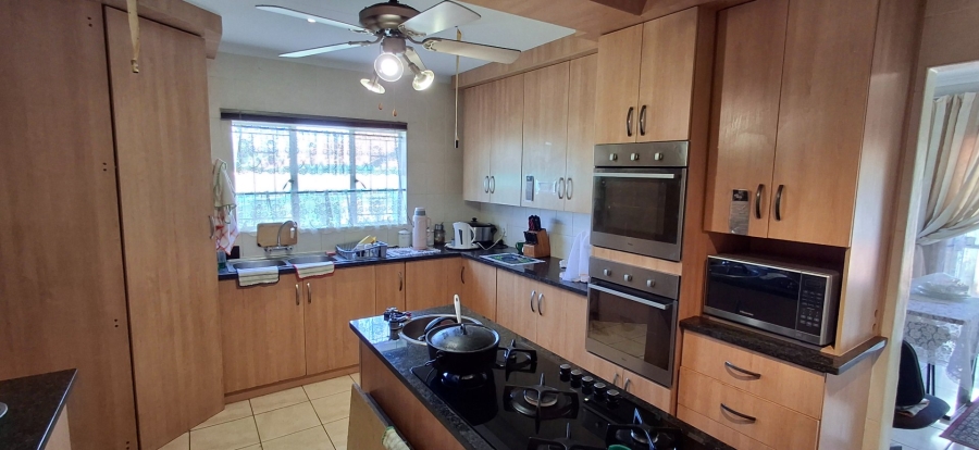 6 Bedroom Property for Sale in Mountain View Gauteng