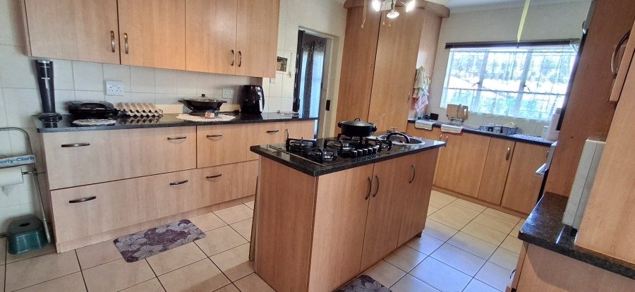 6 Bedroom Property for Sale in Mountain View Gauteng
