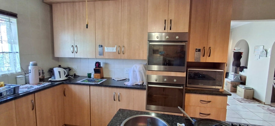 6 Bedroom Property for Sale in Mountain View Gauteng