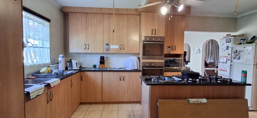 6 Bedroom Property for Sale in Mountain View Gauteng