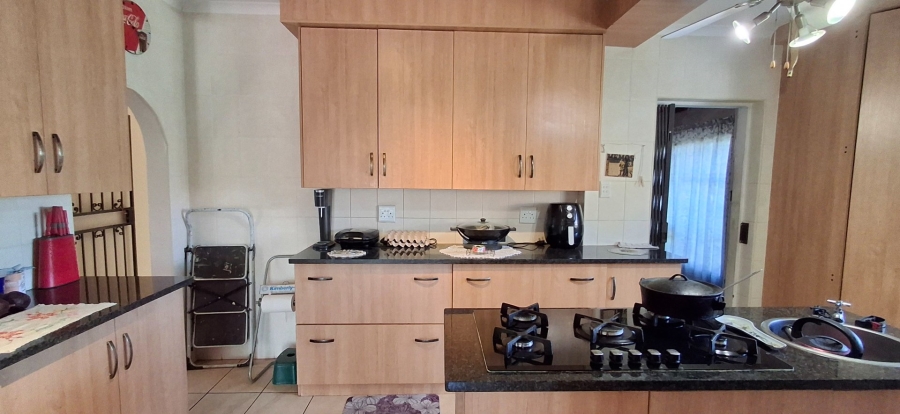 6 Bedroom Property for Sale in Mountain View Gauteng