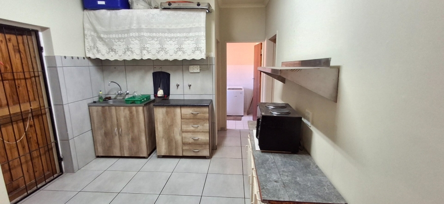 6 Bedroom Property for Sale in Mountain View Gauteng