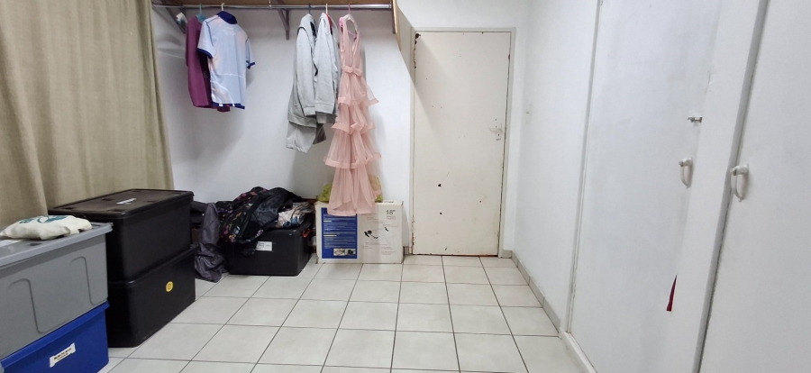 6 Bedroom Property for Sale in Mountain View Gauteng