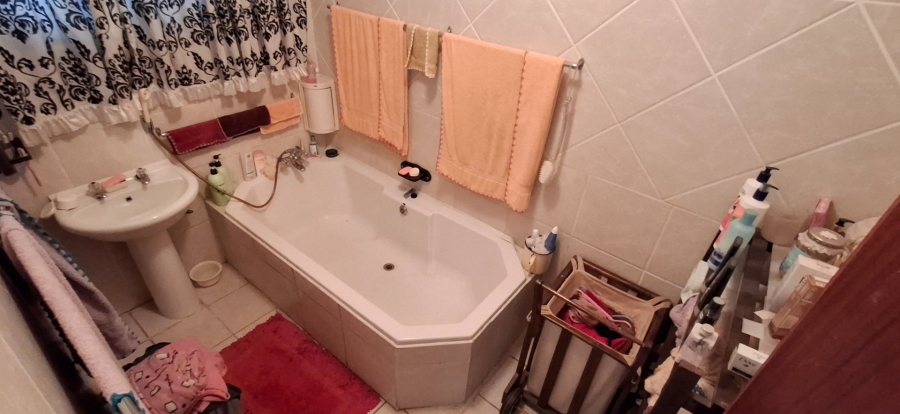 6 Bedroom Property for Sale in Mountain View Gauteng