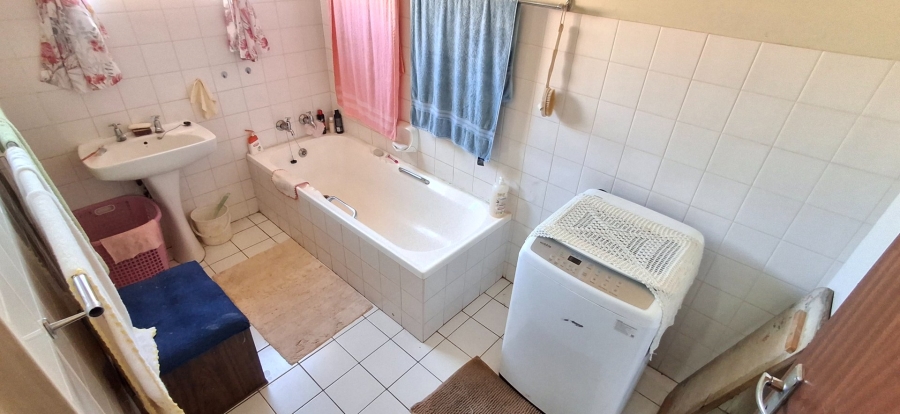 6 Bedroom Property for Sale in Mountain View Gauteng