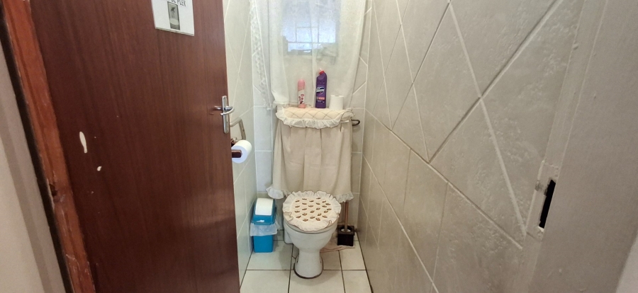 6 Bedroom Property for Sale in Mountain View Gauteng