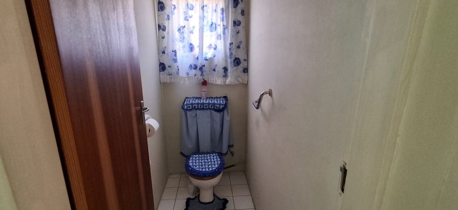 6 Bedroom Property for Sale in Mountain View Gauteng