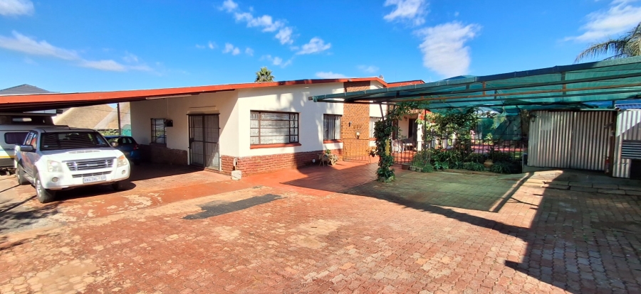 6 Bedroom Property for Sale in Mountain View Gauteng