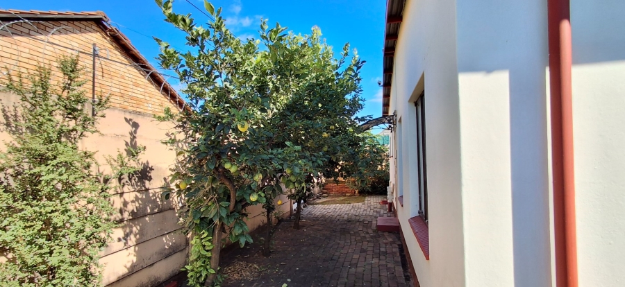 6 Bedroom Property for Sale in Mountain View Gauteng