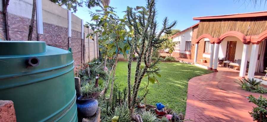 6 Bedroom Property for Sale in Mountain View Gauteng