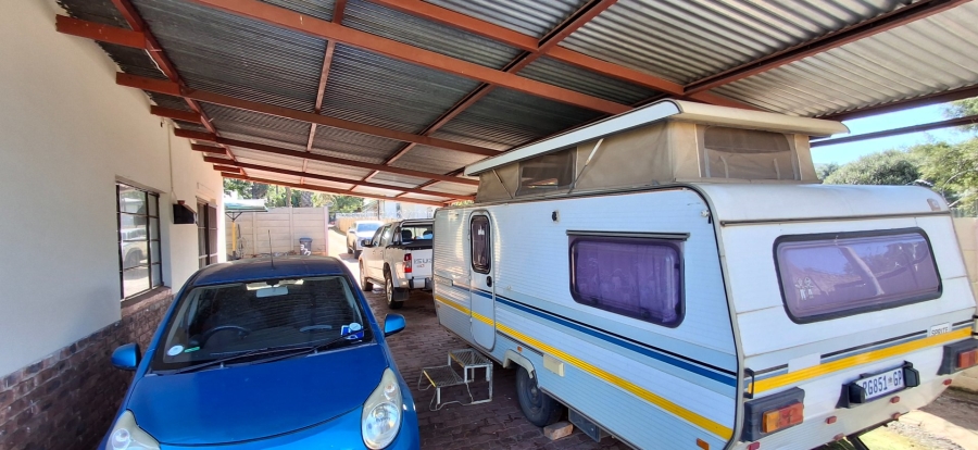 6 Bedroom Property for Sale in Mountain View Gauteng