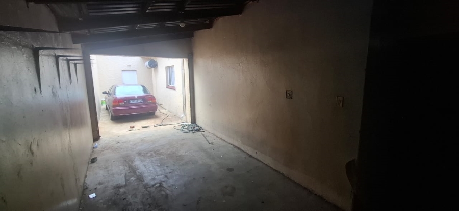  Bedroom Property for Sale in Mapetla Gauteng