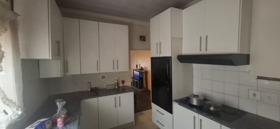  Bedroom Property for Sale in Mapetla Gauteng
