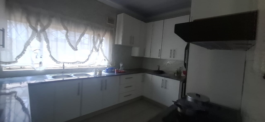 Bedroom Property for Sale in Mapetla Gauteng