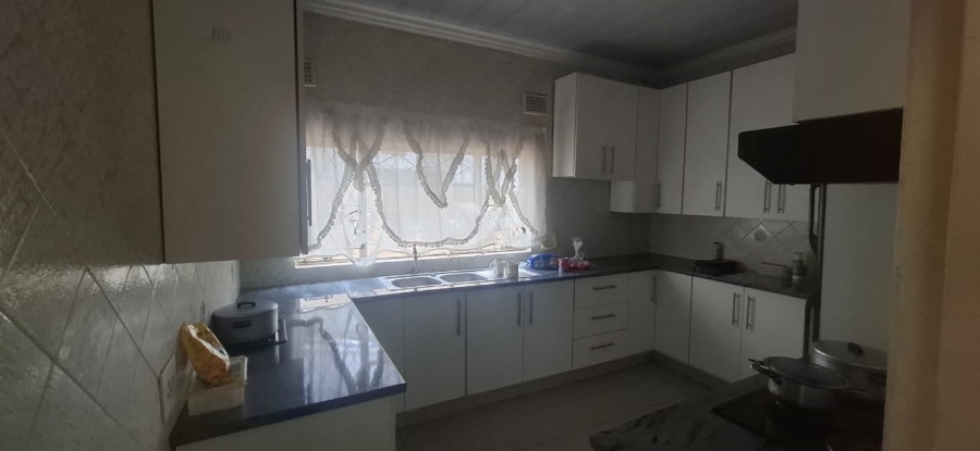  Bedroom Property for Sale in Mapetla Gauteng