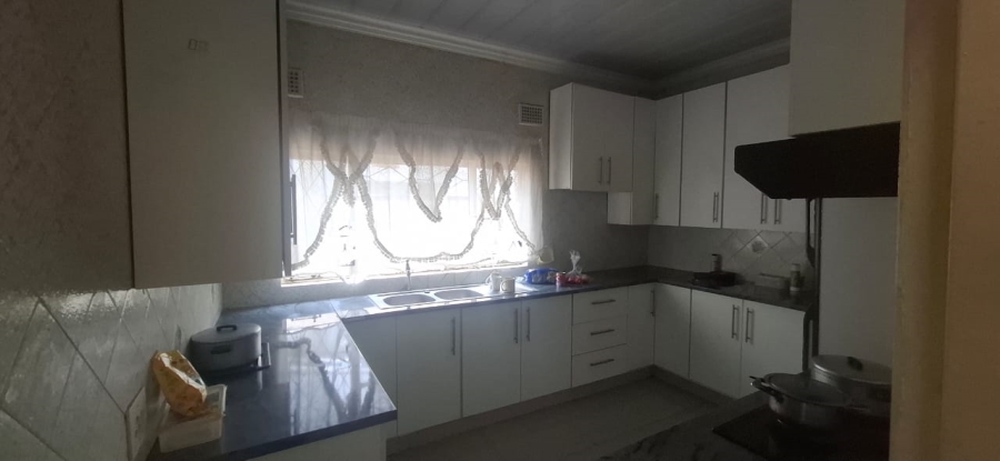  Bedroom Property for Sale in Mapetla Gauteng