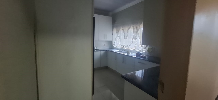  Bedroom Property for Sale in Mapetla Gauteng