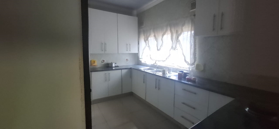  Bedroom Property for Sale in Mapetla Gauteng