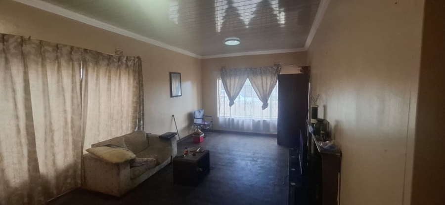  Bedroom Property for Sale in Mapetla Gauteng