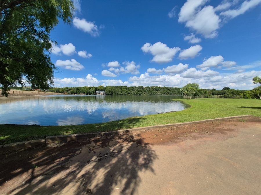 Commercial Property for Sale in Waterlake Farm Lifestyle Estate Gauteng