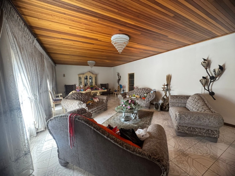 5 Bedroom Property for Sale in Mountain View Gauteng
