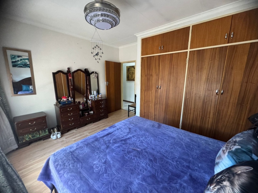 5 Bedroom Property for Sale in Mountain View Gauteng