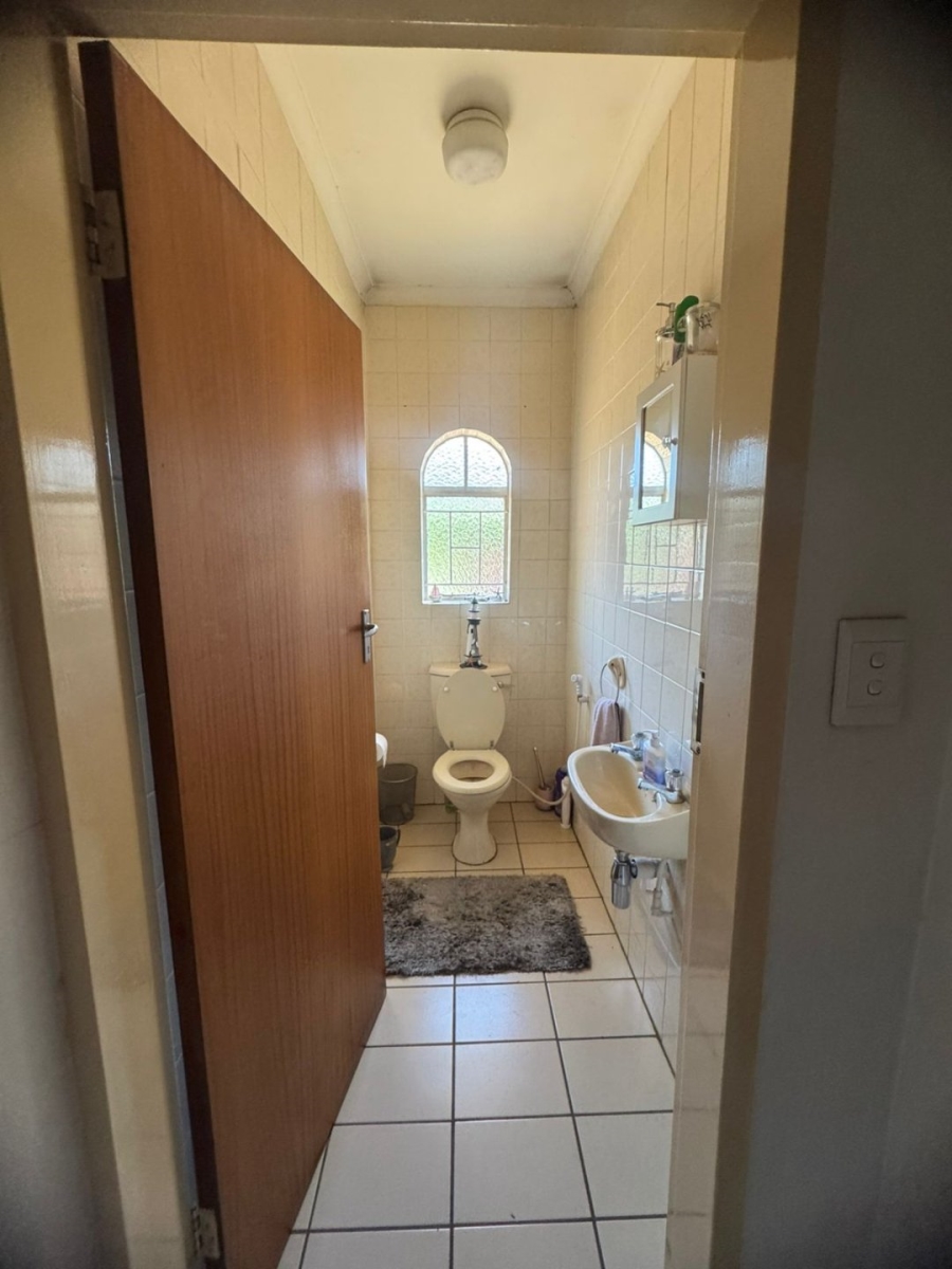 5 Bedroom Property for Sale in Mountain View Gauteng