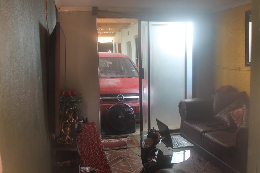 1 Bedroom Property for Sale in Jabavu Gauteng