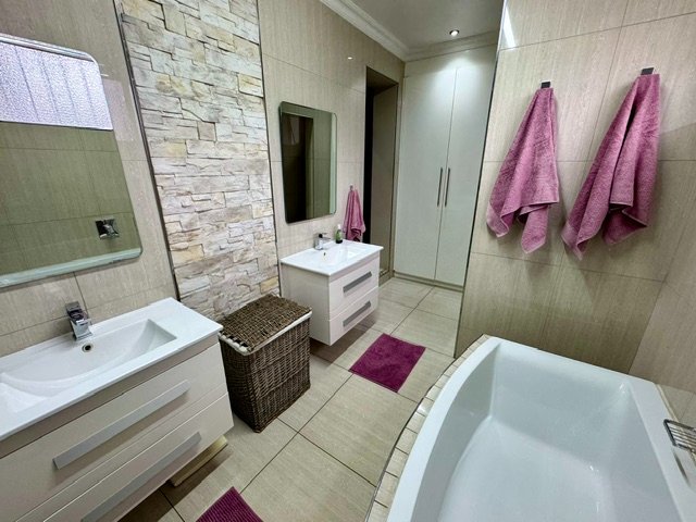 3 Bedroom Property for Sale in Aston Manor Gauteng