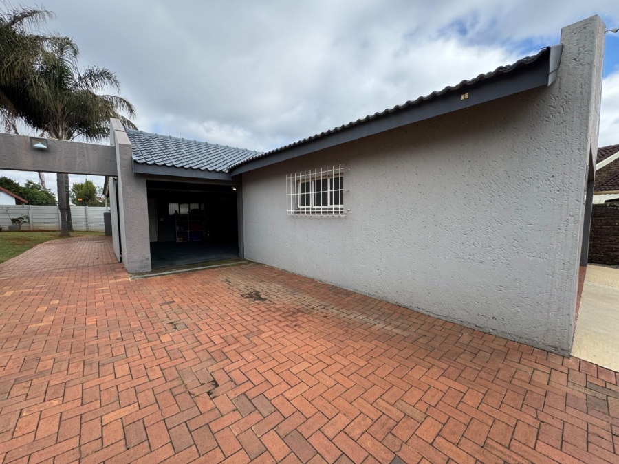3 Bedroom Property for Sale in Aston Manor Gauteng