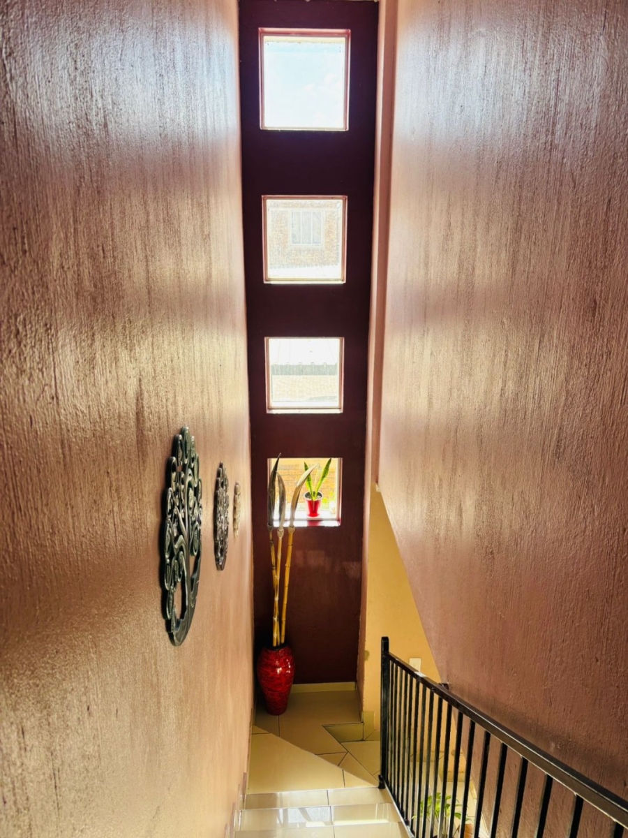 3 Bedroom Property for Sale in Heuwelsig Estate Gauteng