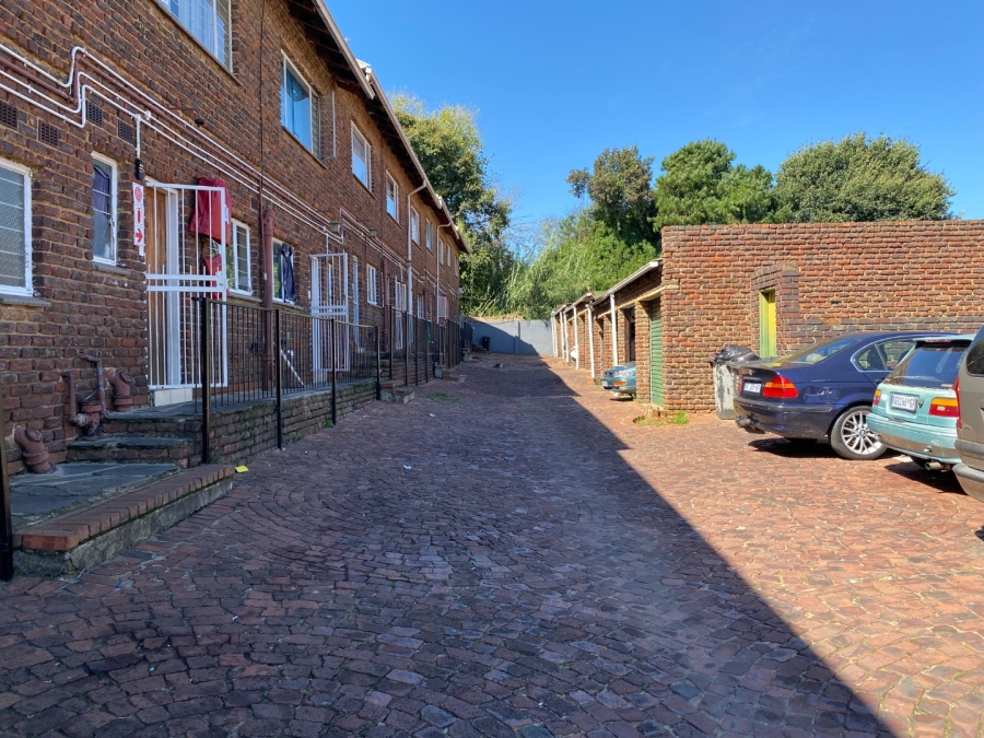  Bedroom Property for Sale in Fontainebleau Gauteng