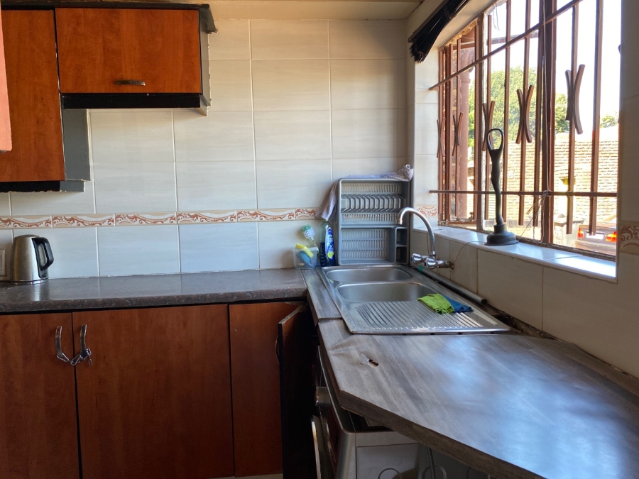  Bedroom Property for Sale in Fontainebleau Gauteng