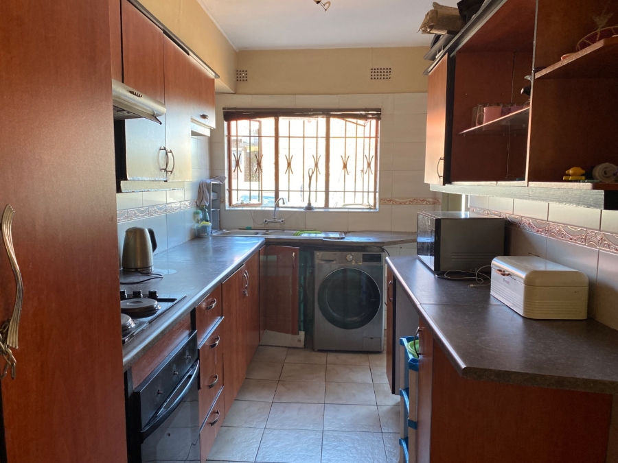  Bedroom Property for Sale in Fontainebleau Gauteng