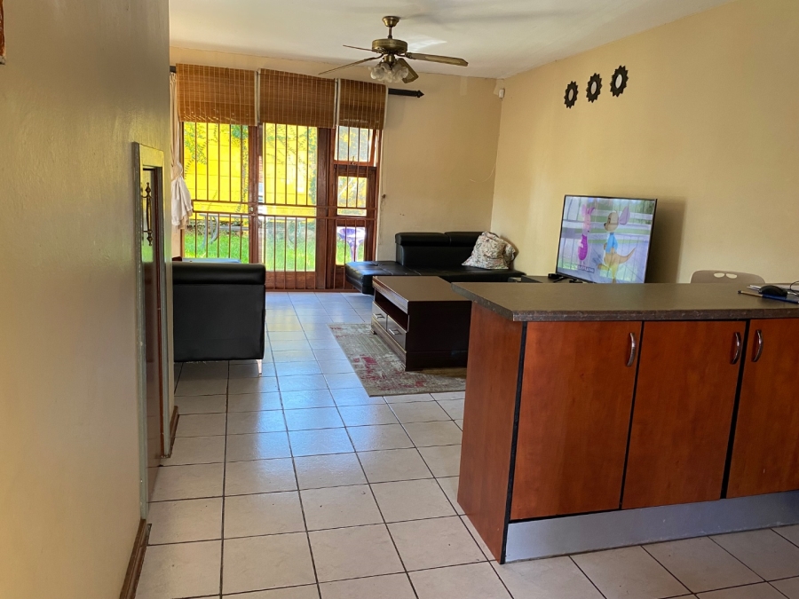  Bedroom Property for Sale in Fontainebleau Gauteng