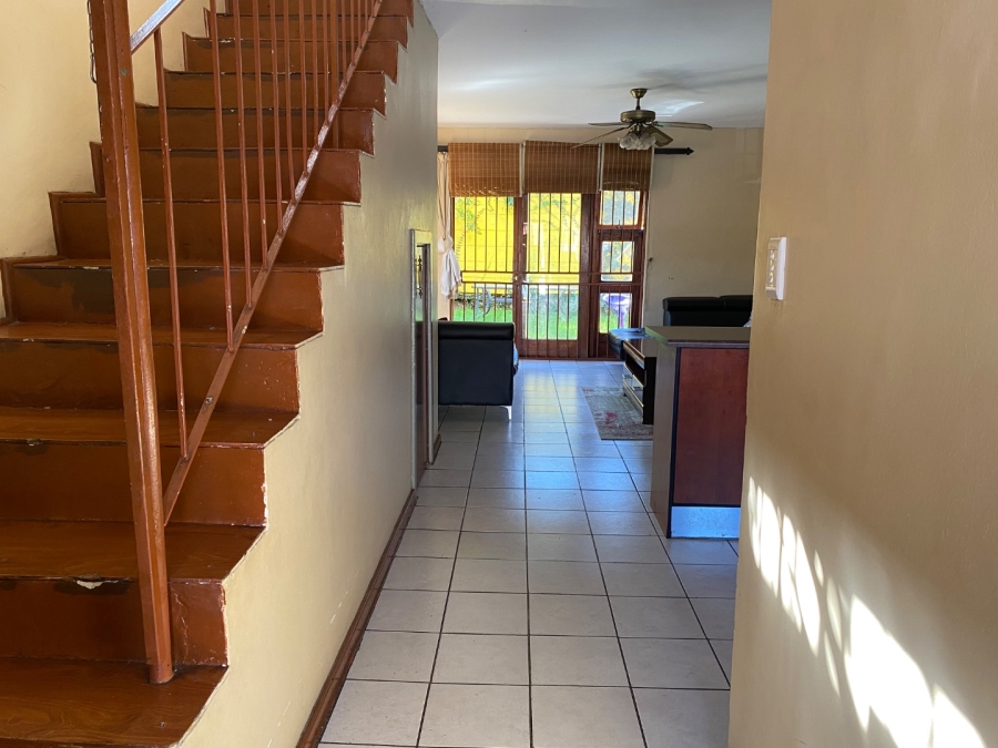  Bedroom Property for Sale in Fontainebleau Gauteng