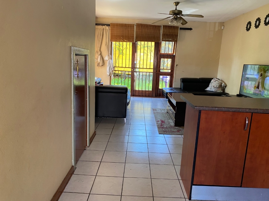  Bedroom Property for Sale in Fontainebleau Gauteng