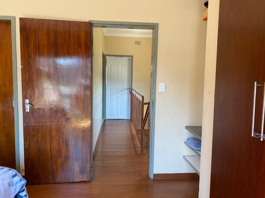  Bedroom Property for Sale in Fontainebleau Gauteng