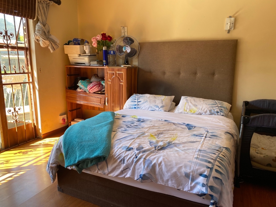  Bedroom Property for Sale in Fontainebleau Gauteng
