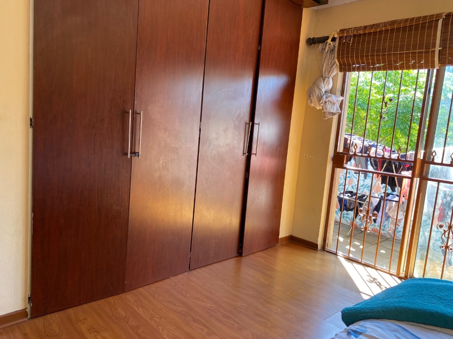  Bedroom Property for Sale in Fontainebleau Gauteng